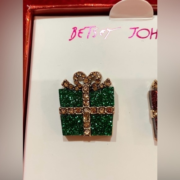 BETSEY JOHNSON Christmas Holiday Presents Gifts Mismatched Stud Earrings NEW NWT - Picture 2 of 4